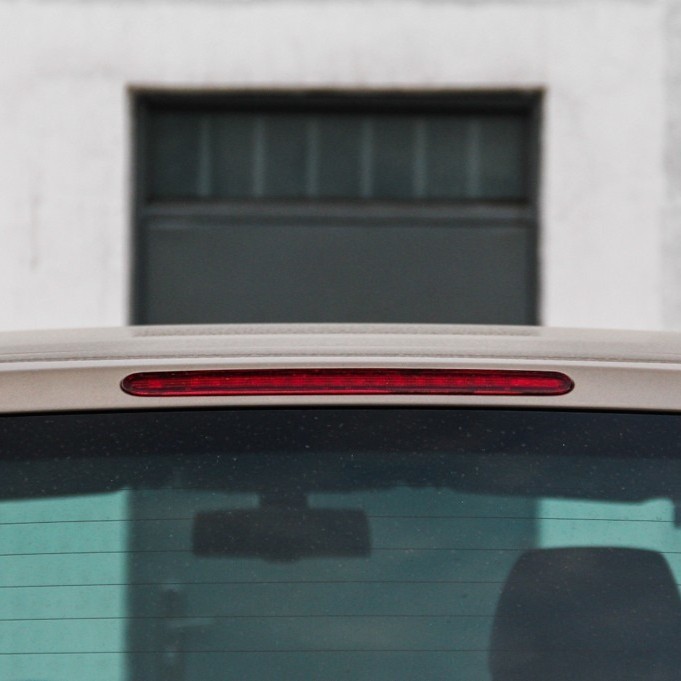 Aplicable a Volkswagen 05 - 15 Tuan luz de freno de alto nivel, cubierta del maletero, luz de freno trasera