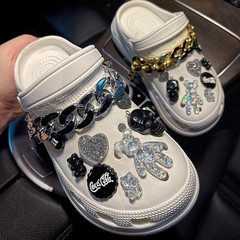 New Style Hole Shoes Accessory DIY Material Unisex Slippers Accessory 3D Stereo Trend Brand Chain Violence Bear Shoe Flower Buckle