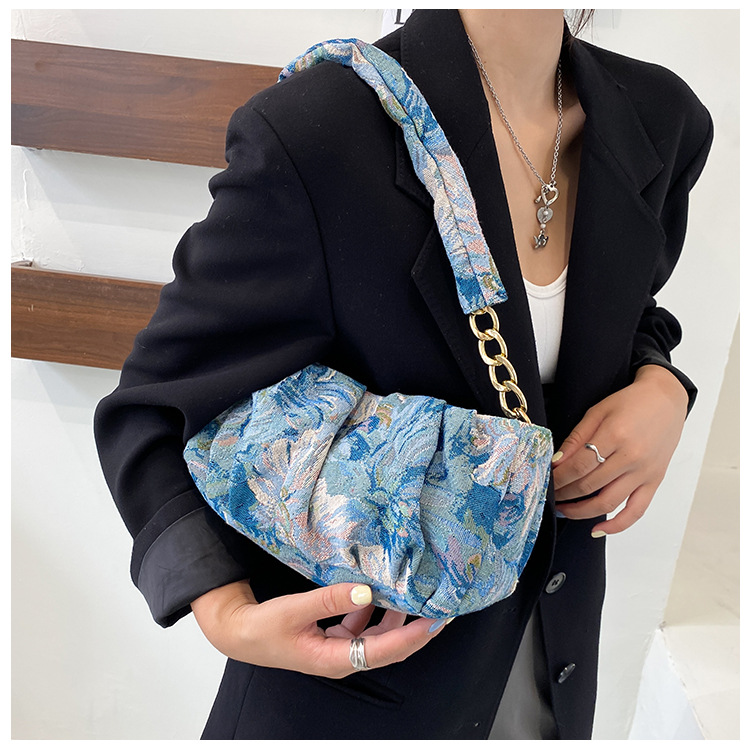 Blue Flower Painting Pattern One-shoulder Messenger Cloud Bag Wholesale Nihaojewelry display picture 11