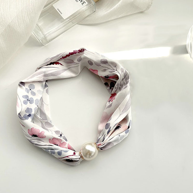 Pañuelo de seda para mujer primavera y verano 2024 nuevo collar de hebilla de succión magnética de perlas de alto nivel de nicho