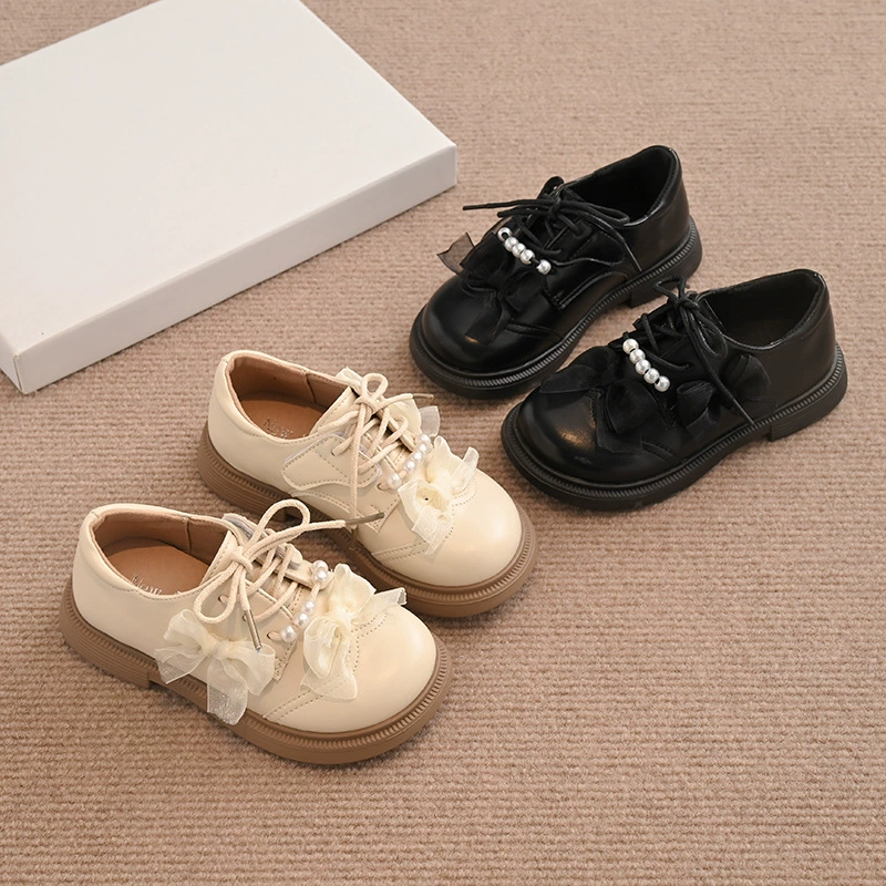 Сладкая девушка маленькая кожаная обувь для девочек ранней весной 2025