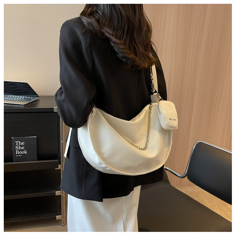 Women's Large Cloth Solid Color Basic Dumpling Shape Zipper Cloud Shape Bag display picture 4