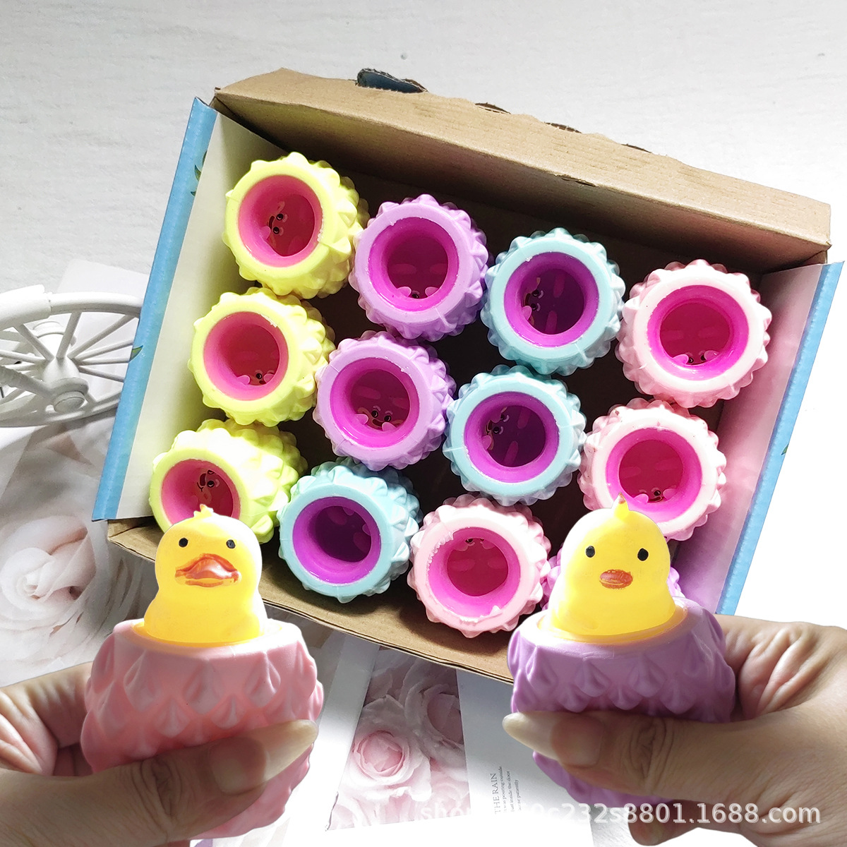 Explosiones transfronterizas de piña taza de pollo extruido taza de pellizco creativo de ventilación artefacto regalo de descompresión juguetes de descompresión mayorista