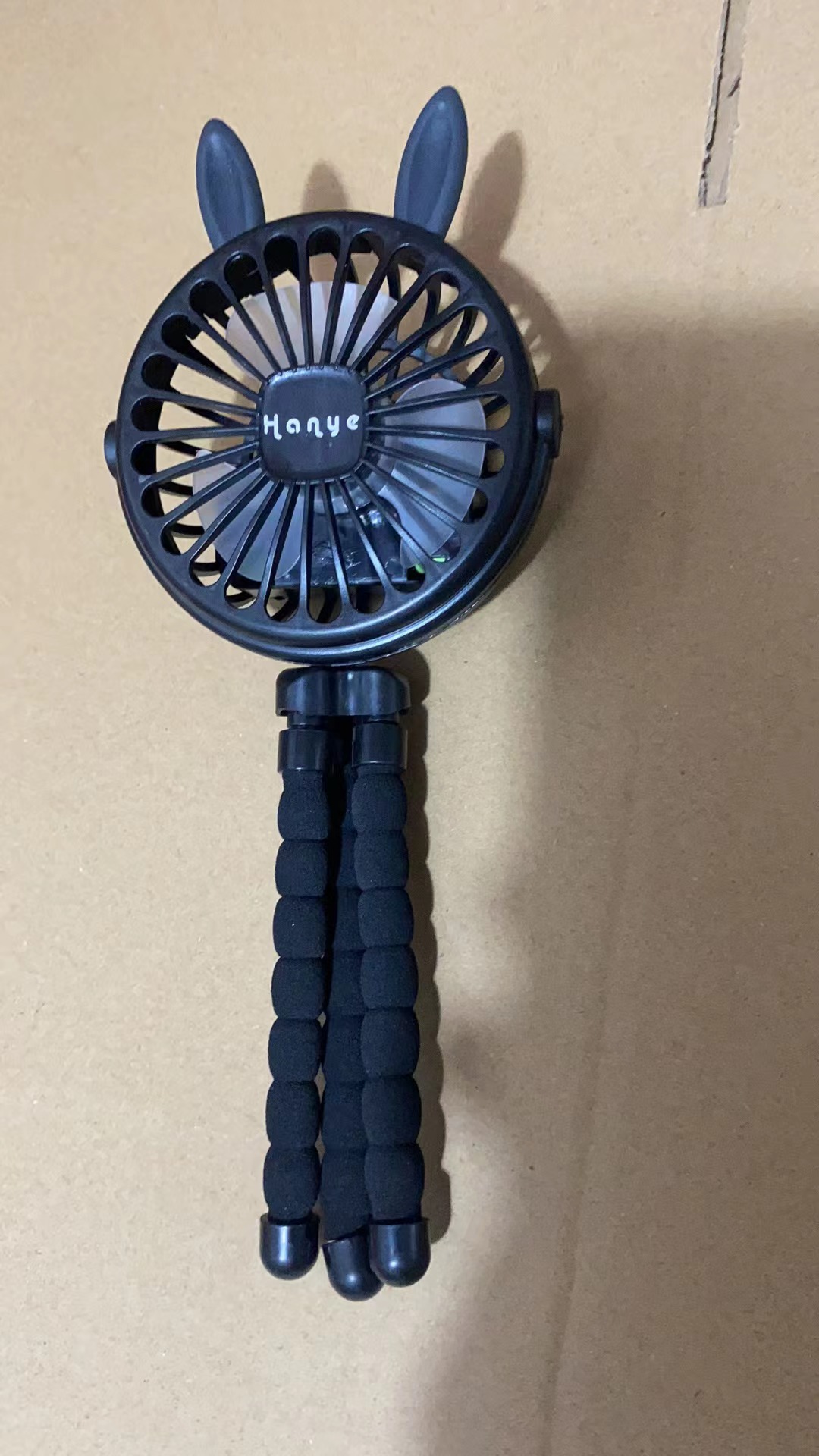 Nuevo mini ventilador portátil colgando y sinuoso tres a prueba de viento ventilador de escritorio al aire libre para dormitorio de estudiantes