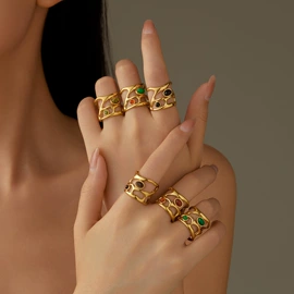 耳环;项链;手链