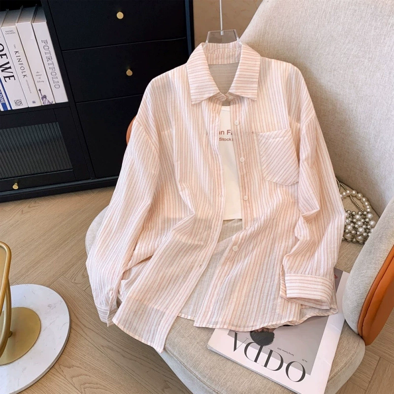 Женская рубашка с полосатыми лацканами и карманами, летняя новинка 2025 года, корейский стиль, повседневная универсальная рубашка с пуговицами, защита от солнца