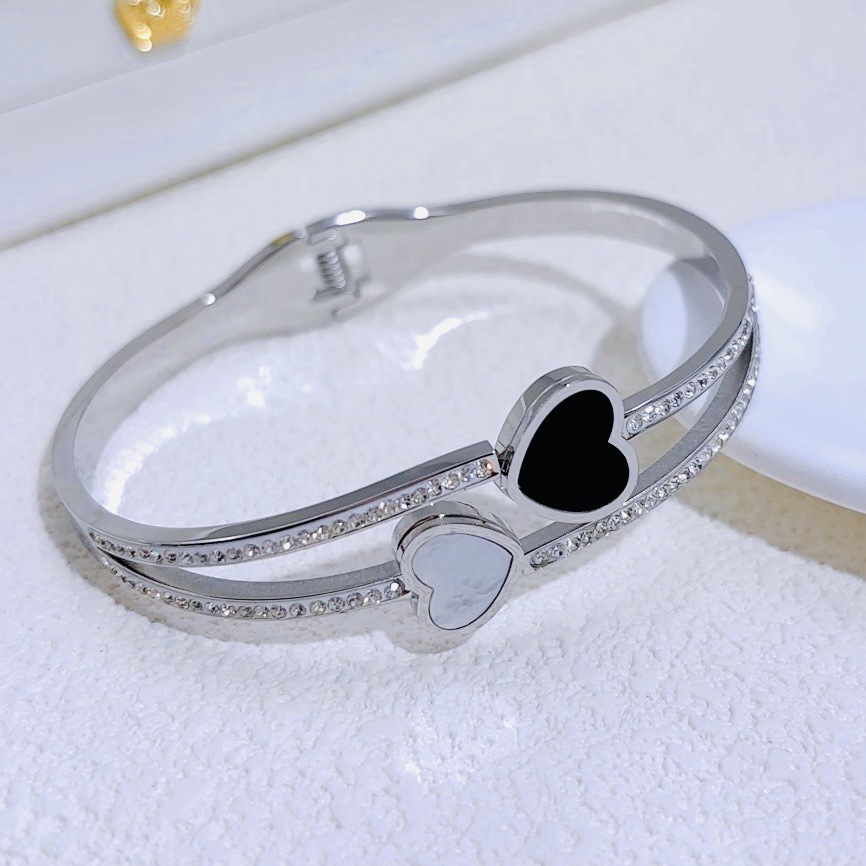 Nuevo estilo transfronterizo pulsera de diamantes de moda de acero de titanio pulsera al por mayor temperamento de lujo ligero femenino sentido de alto nivel estilo nicho