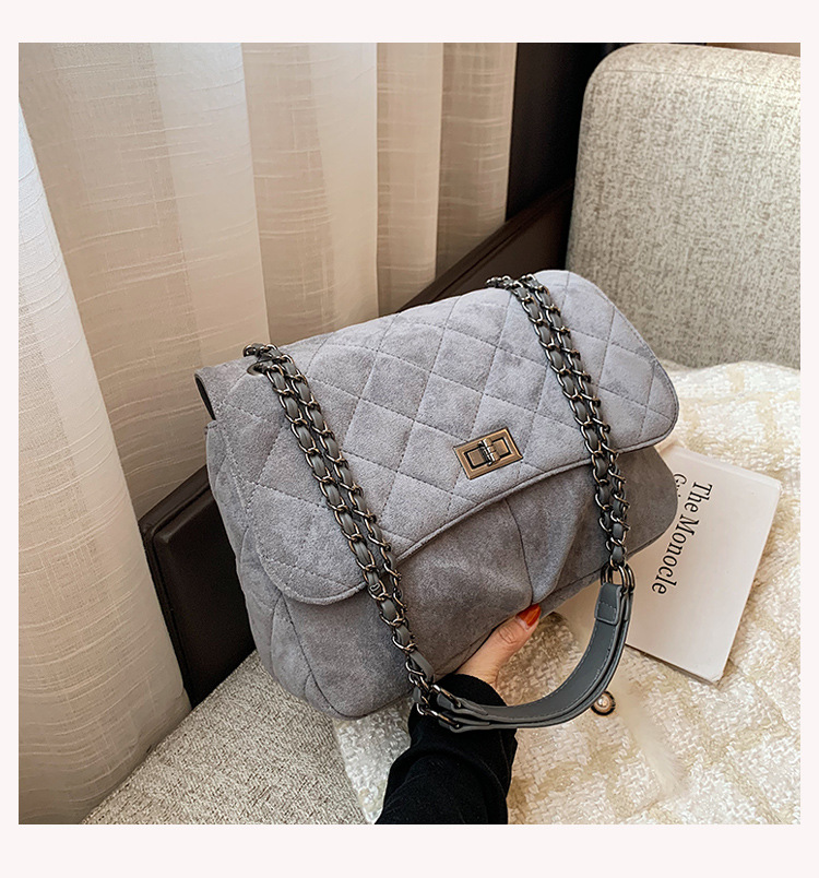 Autumn Retro Big Bag Matte High Capacity Shoulder Bag Casual Simple Diamond Chain Bag display picture 3