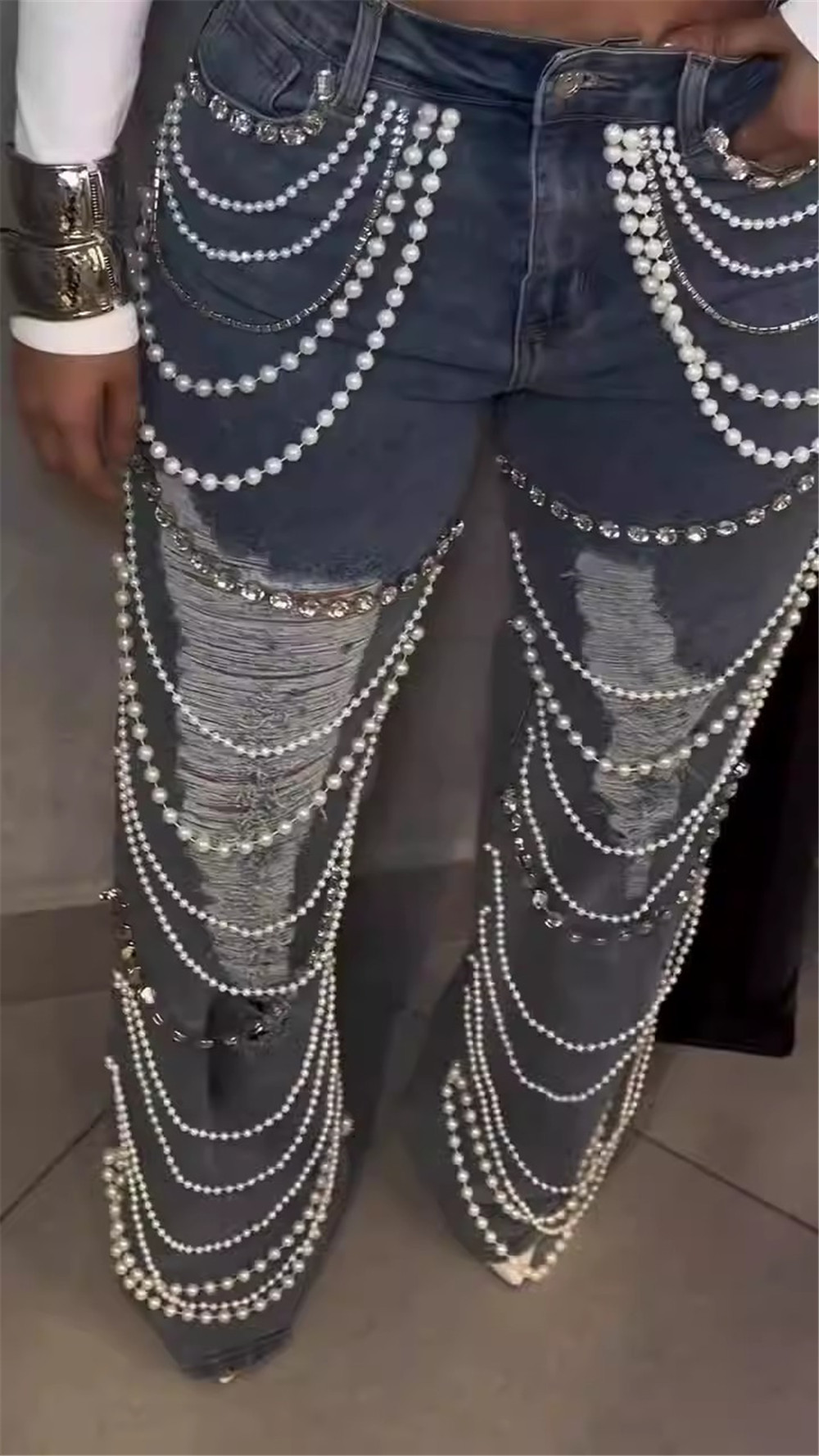 Dames jeans rechte broekspijpen met diamanten ketting_voghion.com