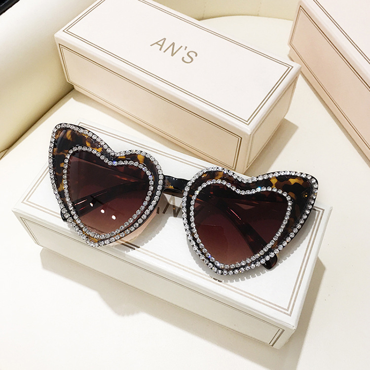 Fashion Style Rhinestone Craft Grey, Black Color Fashion Heart Shape UV400 Protection Resin Special-Shaped Mirror Rhinestone Full Frame Women's Sunglasses