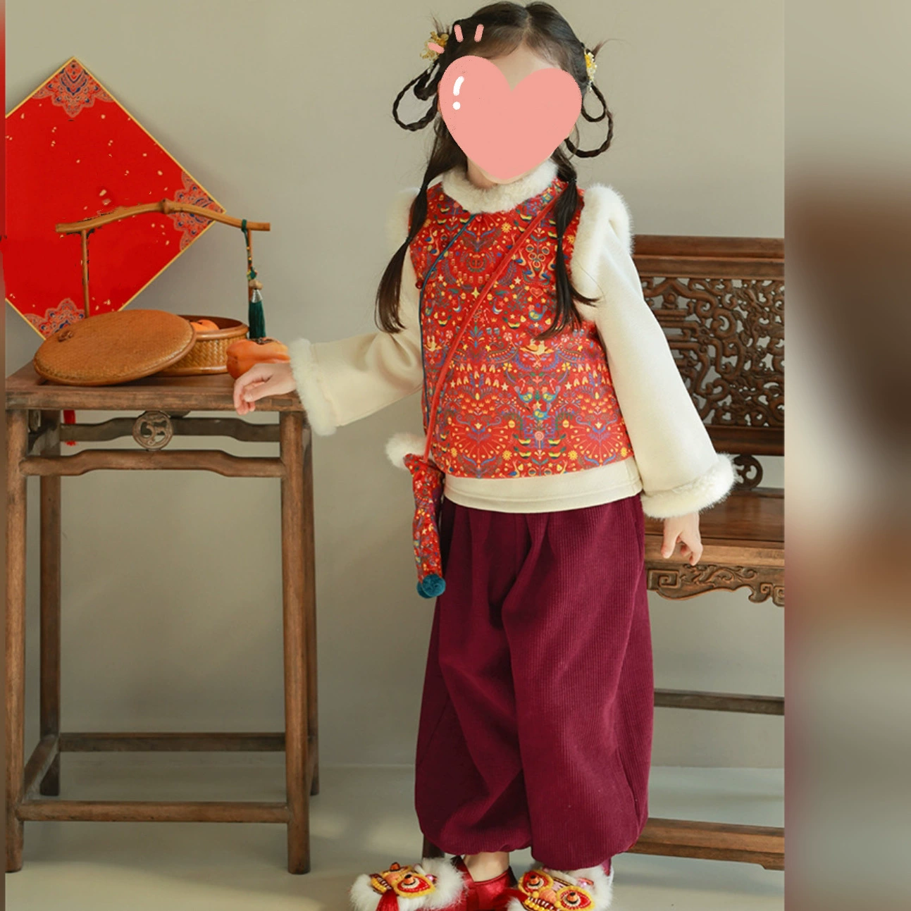 В наличии~Комплект для девочек на осень/зиму 2025: плюшевый цветочный жилет-ципао и утепленные флисом вельветовые брюки для новогоднего образа