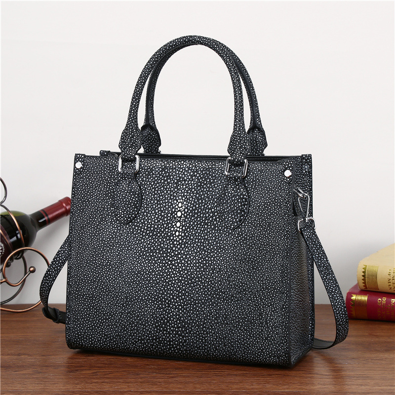 新款真皮女包手提包珍珠鱼手提包定型包潮托特包大容量女士妈咪袋