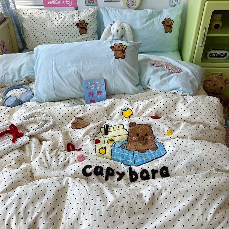 Toallas de algodón lavados con agua bordadas cuatro piezas juegos de estudiantes de tres piezas juegos de dormitorios de chicas fábrica de dibujos animados al por mayor