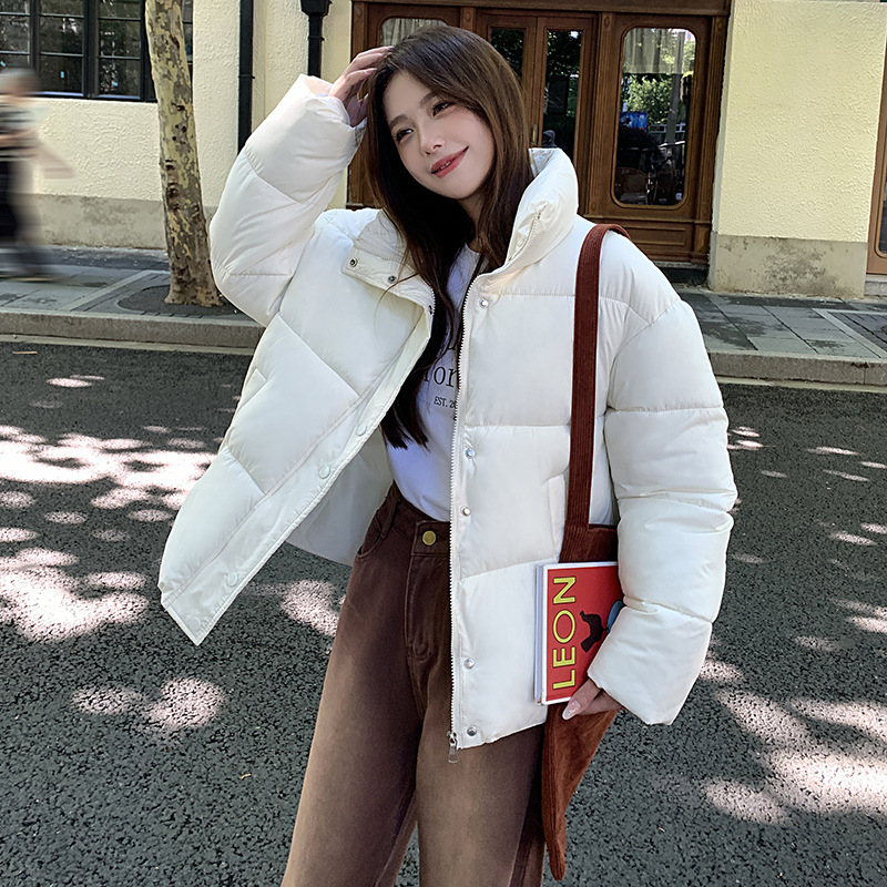 Chaqueta de algodón de pluma para mujeres, ropa de invierno coreana 2024, nuevo estilo universal, suelto, sensación de alta calidad, cuello de pie, ropa de pan gruesa