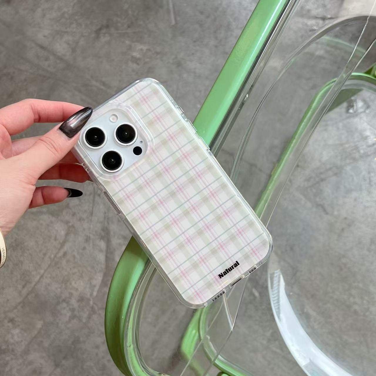 Estilo coreano a cuadros en contraste para iPhone16 funda para teléfono móvil 15ProMax simple 14/13 pareja 16ProMax