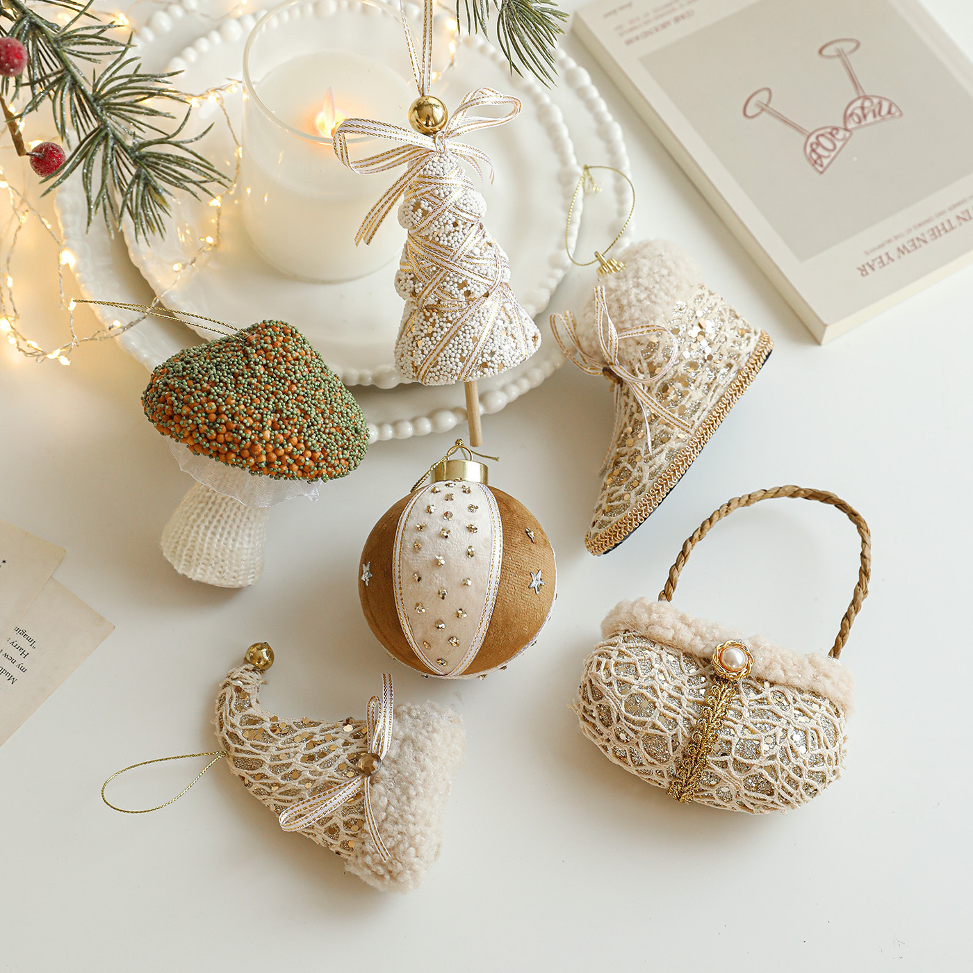 Nuevos colgantes de Navidad de espuma de color champán polvo adhesivo envoltura tela decoración de árbol de Navidad colgantes de perlas diseño de escena de forma especial