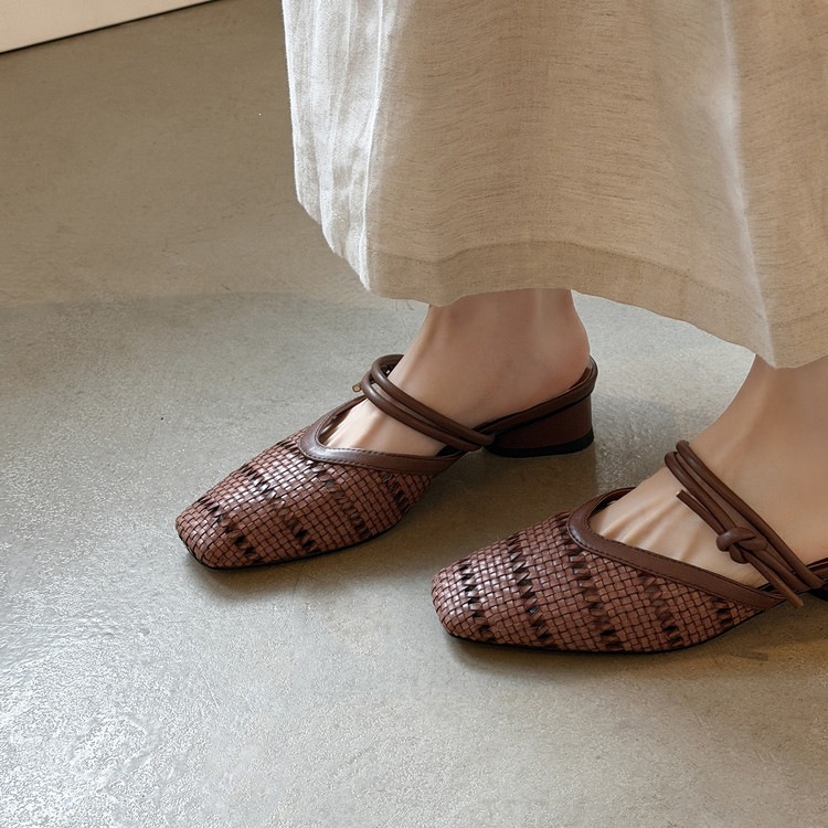 Dép sandal nữ da cừu mũi vuông gót thấp quai chữ V phối màu — màu nâu, Màu cà phê đậm, màu trắng ngà chi tiết 73