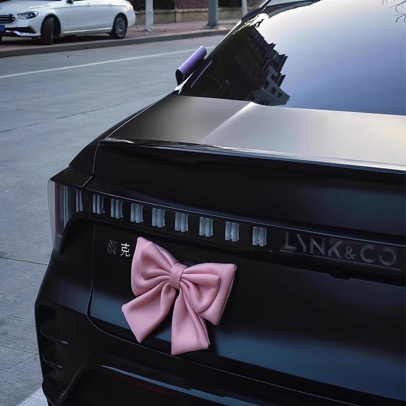 Decoración de la parte trasera del coche con lazo para mujer