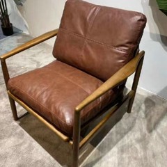 北欧レトロ無垢材本革ソファリビングルームバルコニー怠惰なリラックスチェア家庭用シングルソファチェア無垢材フレーム