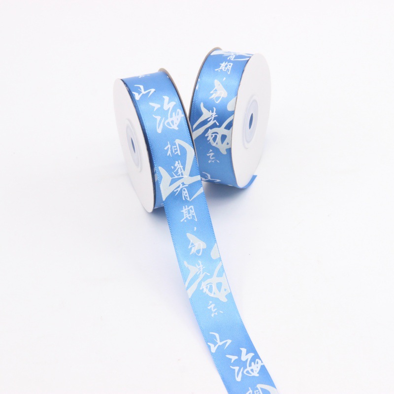 2.5cm montañas y mares azules se encuentran