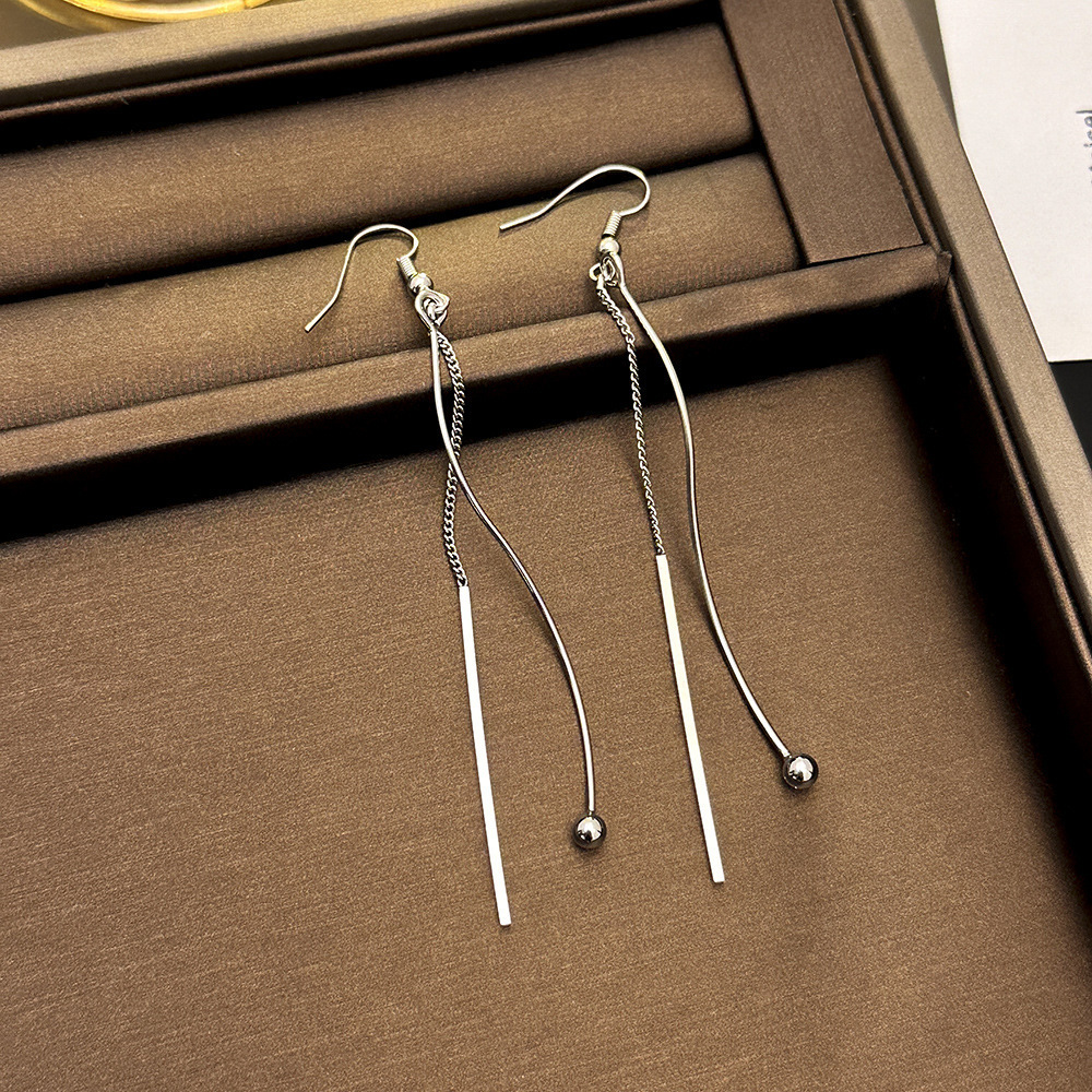 Pendientes largos con flecos elegantes y diamantes con aguja de plata Pendientes de todo fósforo de temperamento de nicho Pendientes simples y ligeros de lujo de alta gama Mujeres