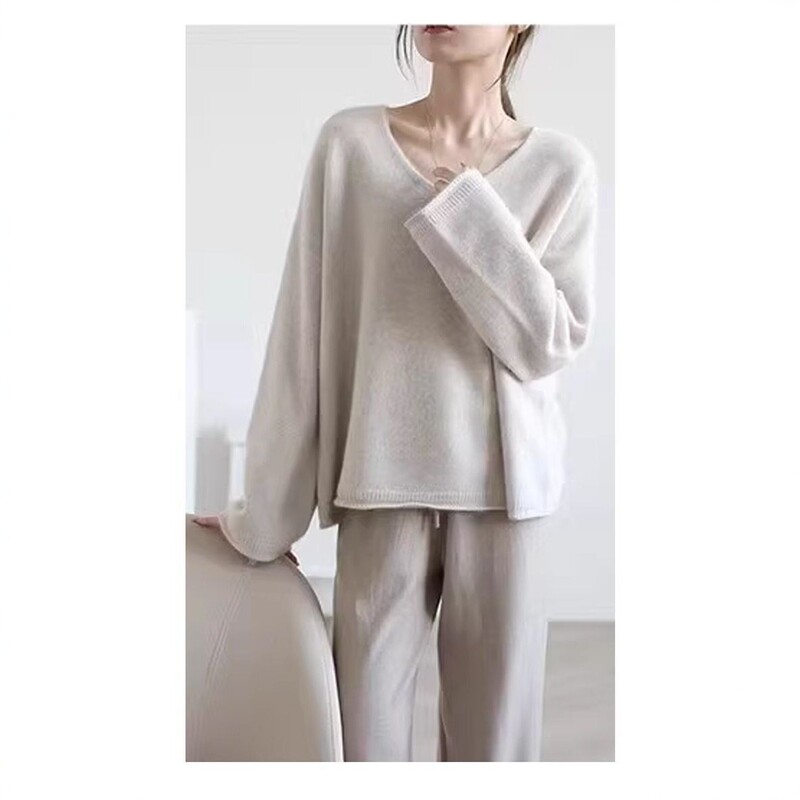 Loose V-neck wool sweater for women, pullover long-sleeve knitted sweater, casual style, suitable for commuting, 2025 autumn new model Loose V-neck wool sweater for women, pullover long-sleeve knitted sweater, casual style, suitable for commuting, 2025 autumn new model