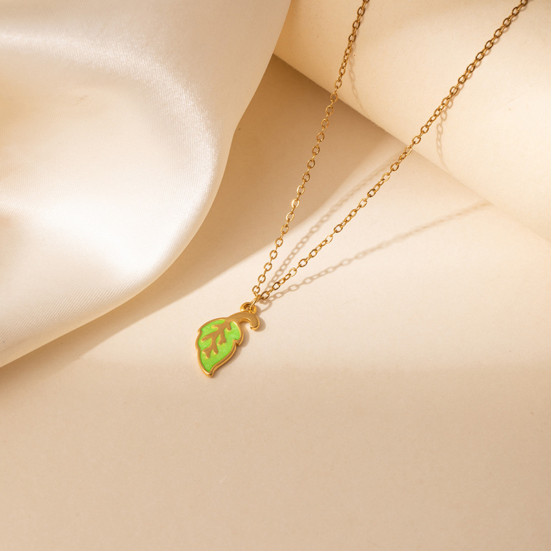 7g Weight 0.03µm Gold Plating Thickness Electroplated Gold Plating Process Golden Plated Plating Material 201 Stainless Steel Pendant Material Pendant Necklace Classification 201 Stainless Steel Chain Material cable chain Chain Type 1 Piece Quantity Holiday, Daily Occasion 201 Stainless Steel Material Flower Pattern Women's Gender Simple Style, Classic Style Style Plating Craft Elegant Titanium Steel Necklace For Women Bohemian Floral Print Colorful Drip Glaze Rose Pendant Versatile Clavicle Chain 21