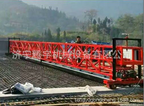 二轴桥面摊铺机