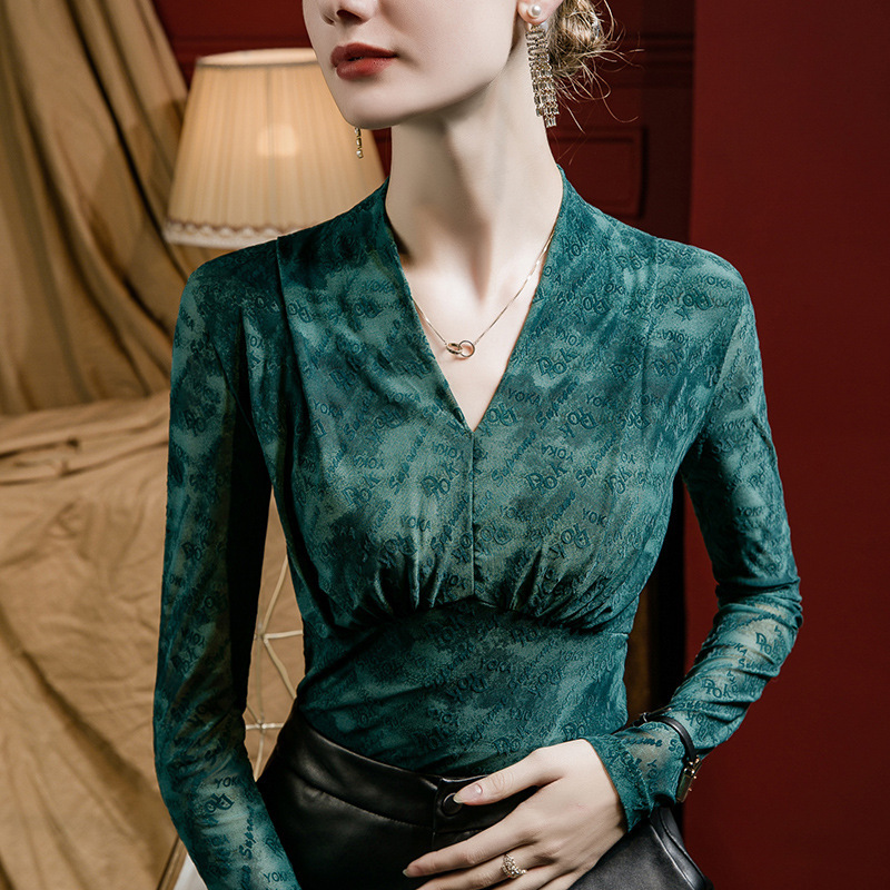 Women's letter jacquard V-neck lace top slim fit 2023 autumn and winter New pleated stitching Western style winter shirt