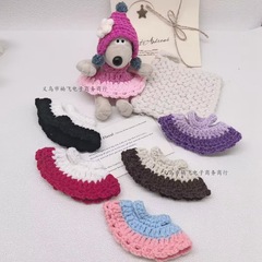 精巧な番犬のニットの手作りのスカートのセーターのぬいぐるみの服のおもちゃの熊のペンダントの人形の服のプレゼント