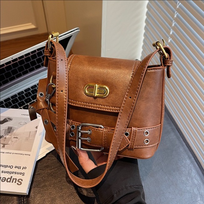 Transfronterizos retro locomotora cool viento brazo bolso para mujeres otoño / invierno 2025 nuevo estilo caliente bolso de hombro universal bolso de mochila de moda