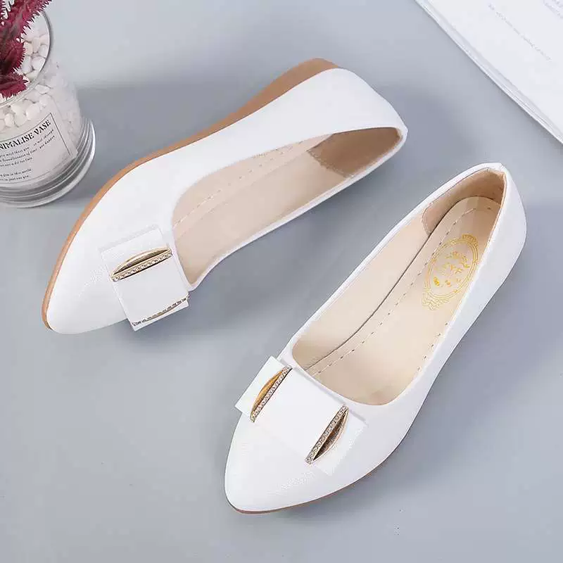 Женские туфли на плоской подошве, весенний новый стиль, с неглубоким носком, на мягкой подошве, с острым носком, нескользящие туфли-бобы, повседневная модная обувь для мам на одной ноге