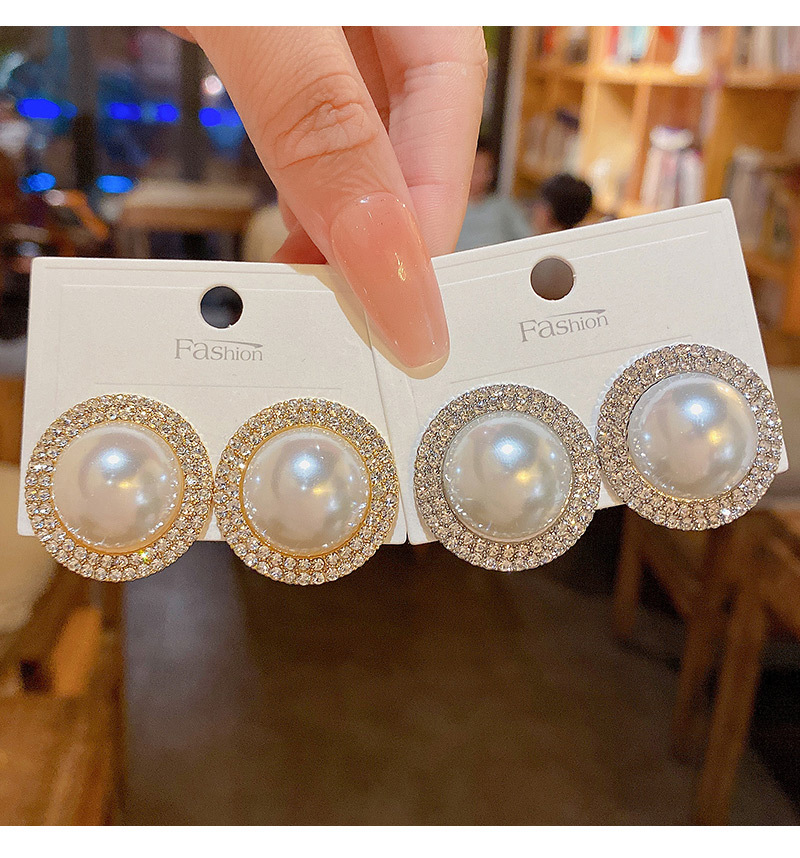 Fashion Circle Imitation Pearl Alloy Inlay Rhinestones Women's Ear Studs 1 Pair display picture 1