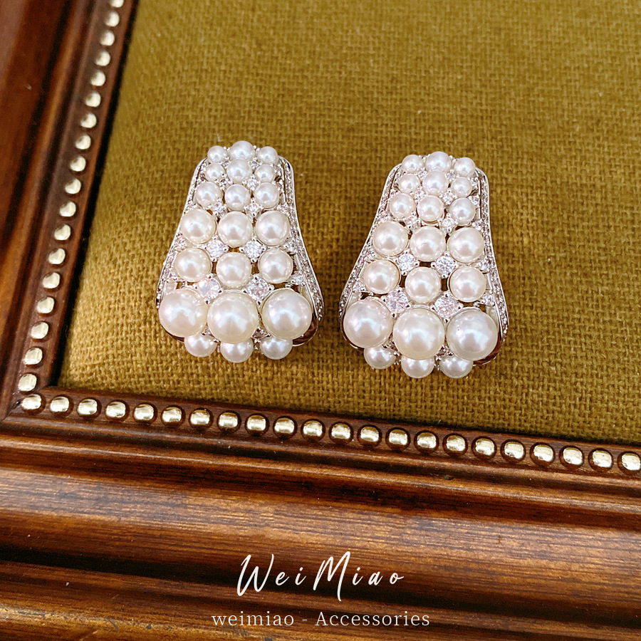 Agujas de plata zircon perlas redondas pendientes de perlas cortesanas exquisitas pendientes personales de nicho ligero de lujo alta sensación de pendientes al por mayor