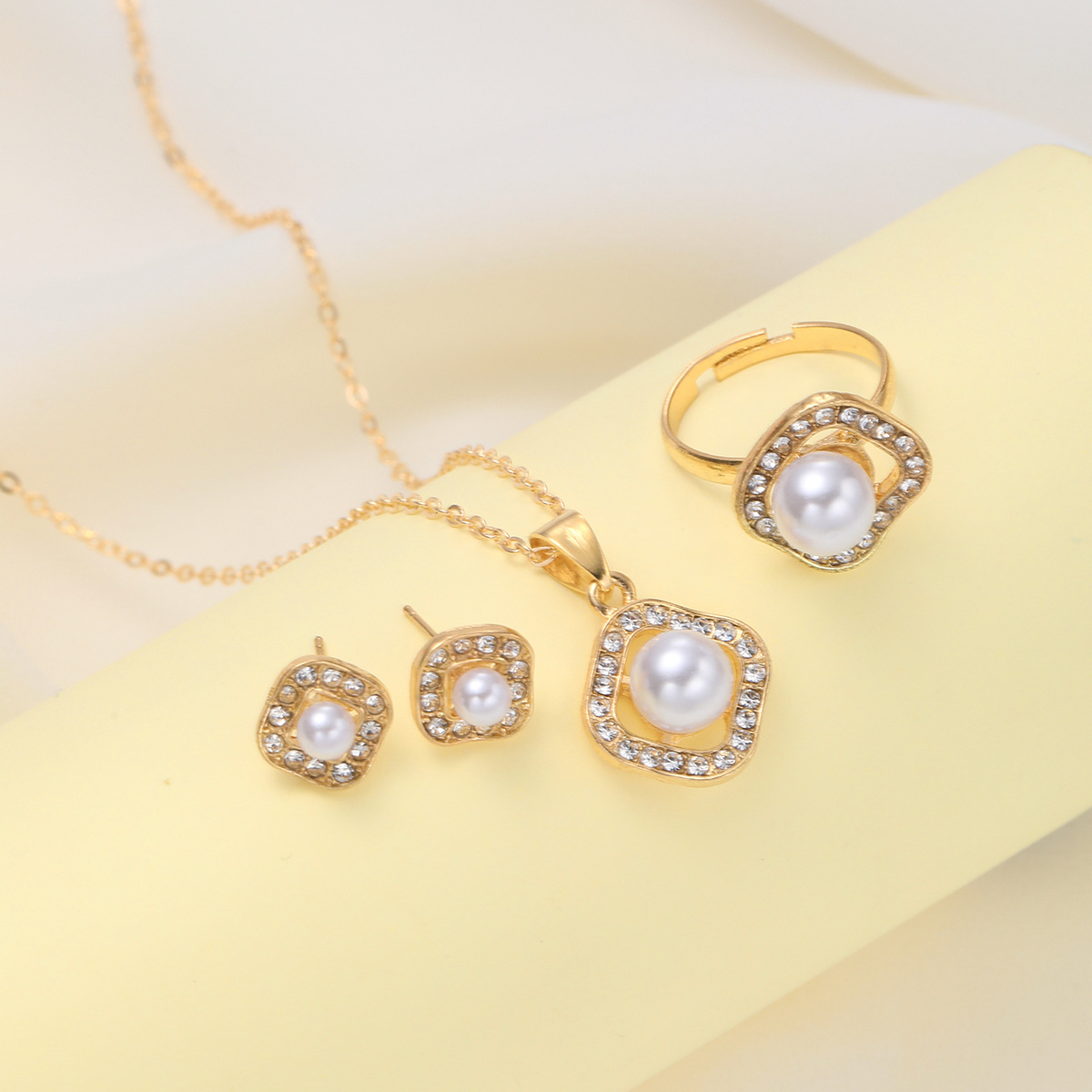 Perlen Und Diamant Schmuckset Mit Quadratischer Kette Und Ring_voghion.com