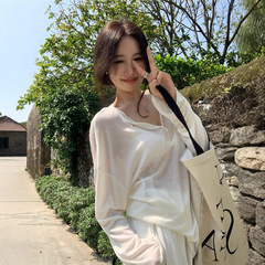 白いゆったりとした長袖Tシャツ、女性用、秋のカジュアルな薄手の日焼け止めブラウス、無地でスリムに見える万能トップス