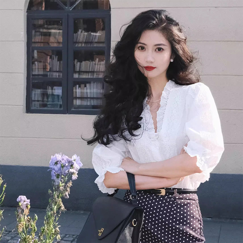 2025 New Elegant White Lace Quarter-Sleeve Lace V Neck Shirt Women's High-Waisted Jeans Suit