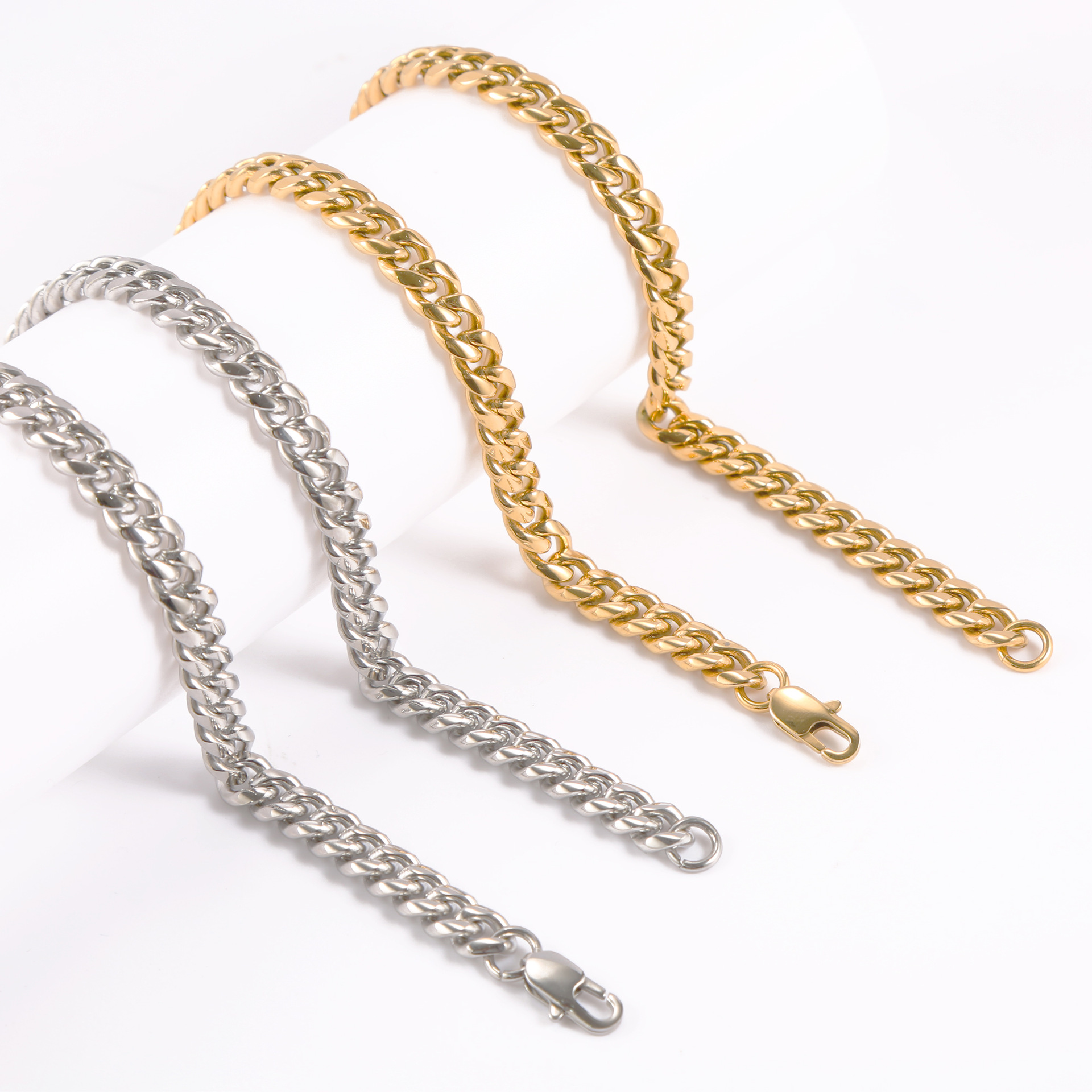Cuban Chain Necklace For Men With Pendant Symbol Of Confidence_voghion.com