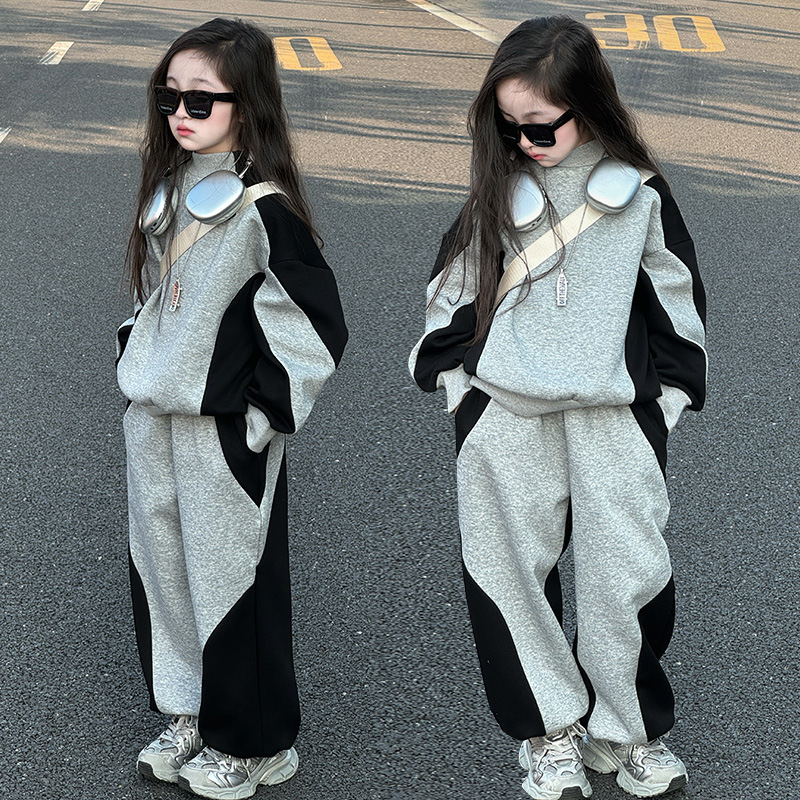 Boys and Girls Spring and Autumn Sports Suits, Large Children's Winter Fleece-Lined Hooded Sweatshirt Two-Piece Set, Stylish and Trendy