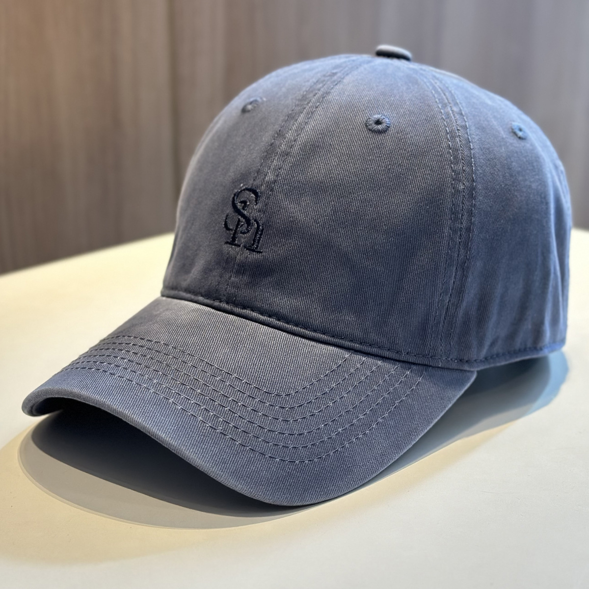 Nuevo estilo americano primavera y otoño estilo casual letras de moda gorra de lengua de pato para mujeres coreanas gorra de béisbol suave para hombres con bordes anchos mostrando cara pequeña