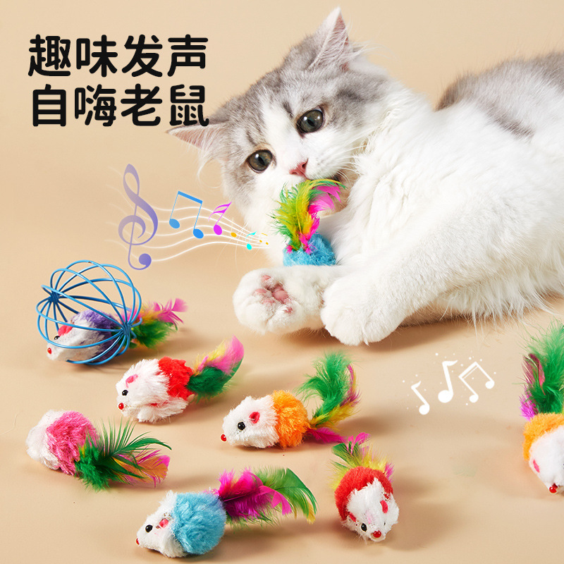 猫のおもちゃはぬいぐるみのネズミのカラーの羽をシミュレーションします。|undefined