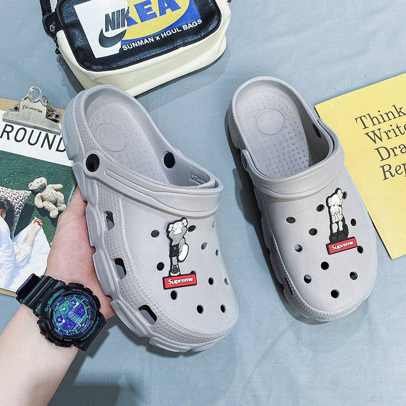 Zapatos con agujeros, zapatos casuales de verano nuevos para hombres, transpirables, huecos, ligeros, pisando mierda, dos zapatillas de Baotou vadeando en la playa