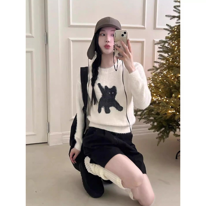 Now 2025 New Autum Korean Designer Ae*E Cat Luminous Round Neck Knitwear Short Knitwear Top