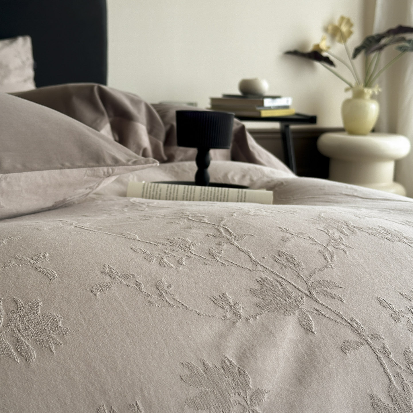 Algodón glutinoso ultra suave tejido Jacquard de cuatro piezas, ropa de cama de algodón para dormir desnudo, otoño y invierno, cuatro estaciones gruesas y cálidas.