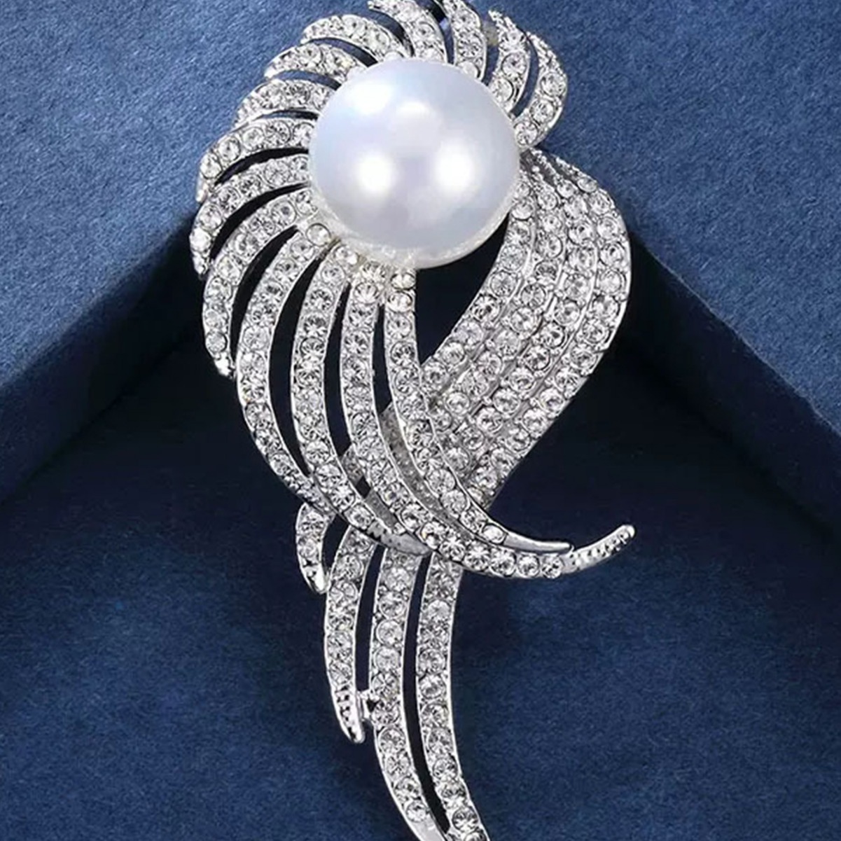 Alas de Ángel broche de plumas de perlas de alta gama femenina perla ramillete diseño sentido nicho traje pin temperamento Accesorios image 3