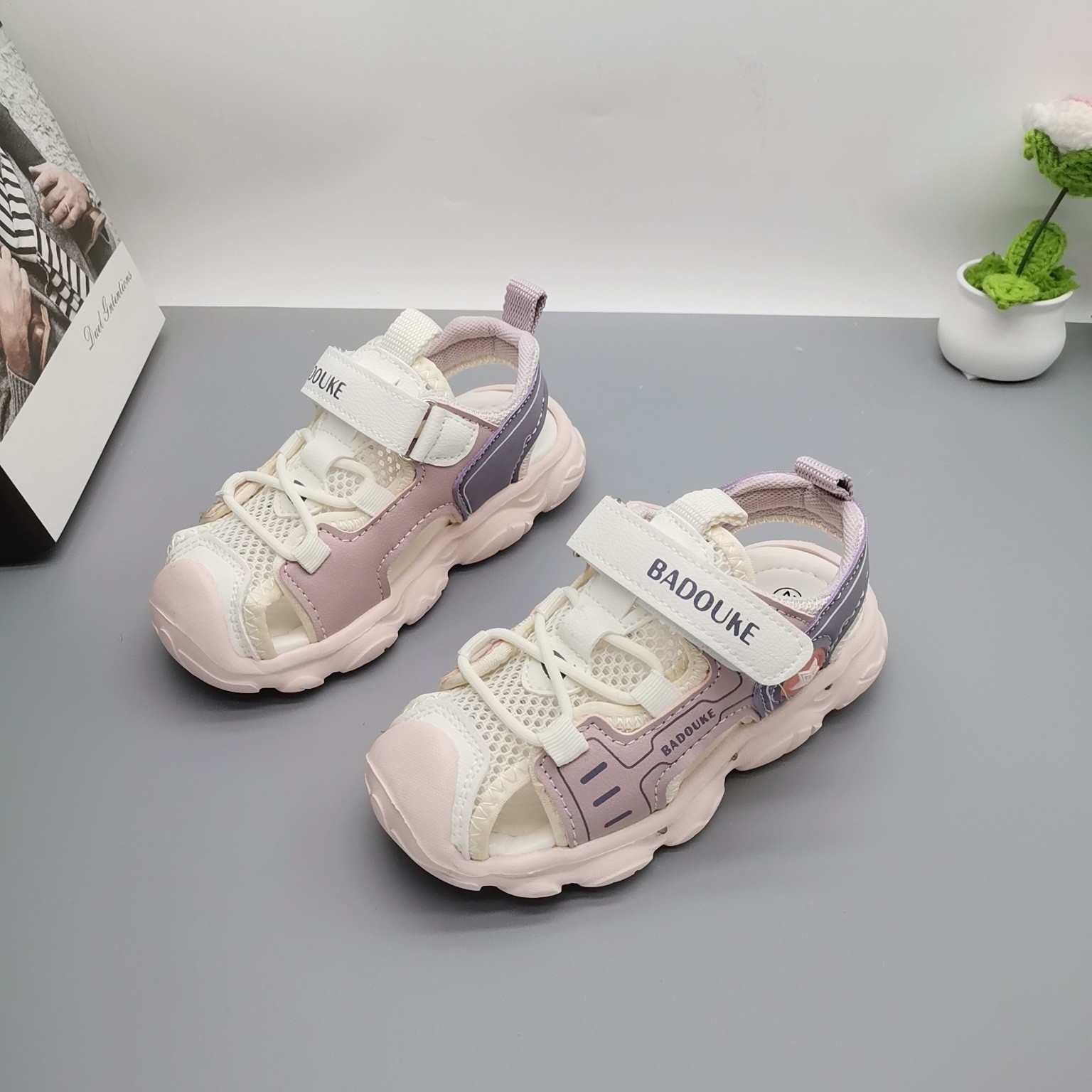 Sandalias de punta cerrada para niños Bacoduo 2026, nuevas, antideslizantes, con suela suave, de secado rápido, para verano, deportivas, para la playa.