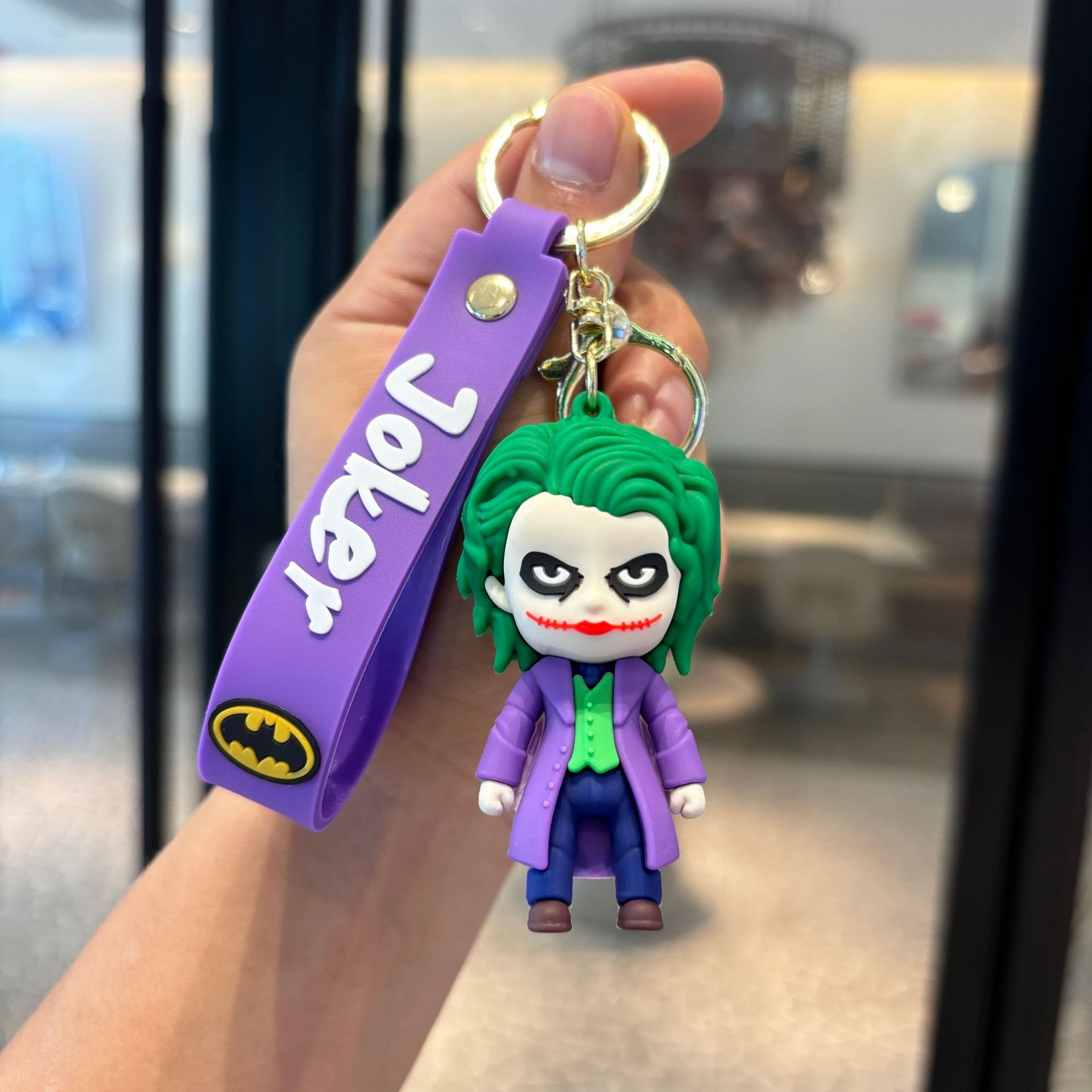 Batman cruzado superhéroes clown muñeca coche llavero colgante muñeca máquina de regalo pequeño