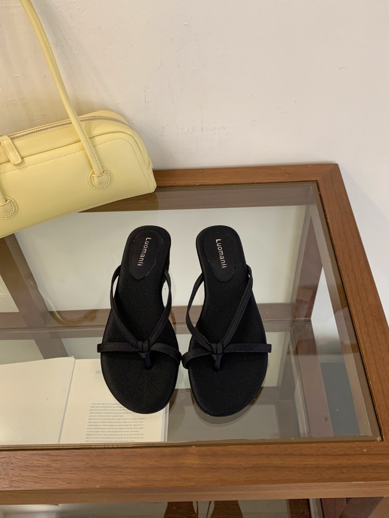 2026 zapatillas de tacón francés para mujeres de verano de color sólido con zapatillas de tacón negro con zapatillas de tacón frío image 7
