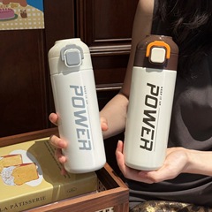 スポーツストレートドリンク魔法瓶カップ、シンプルでファッショナブルな屋外スナップオンウォーターカップ、ポータブルフィットネスカップルステンレススチールカップ卸売