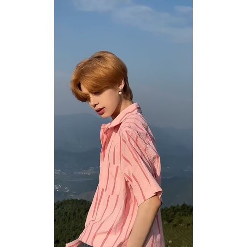 Summer Striped Pink Short-Sleeve Shirt for Men, Stylist's Outfit, Cool and Edgy Jacket, American Dopamine, High-End Shirt